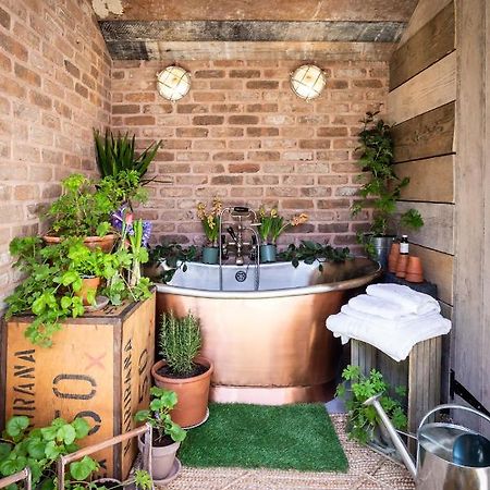 The Walled Garden At Cheshire Boutique Bathhouse Nantwich Ngoại thất bức ảnh