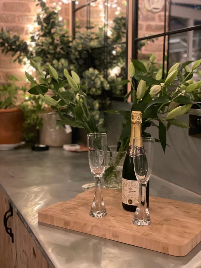 The Walled Garden At Cheshire Boutique Bathhouse Nantwich Ngoại thất bức ảnh