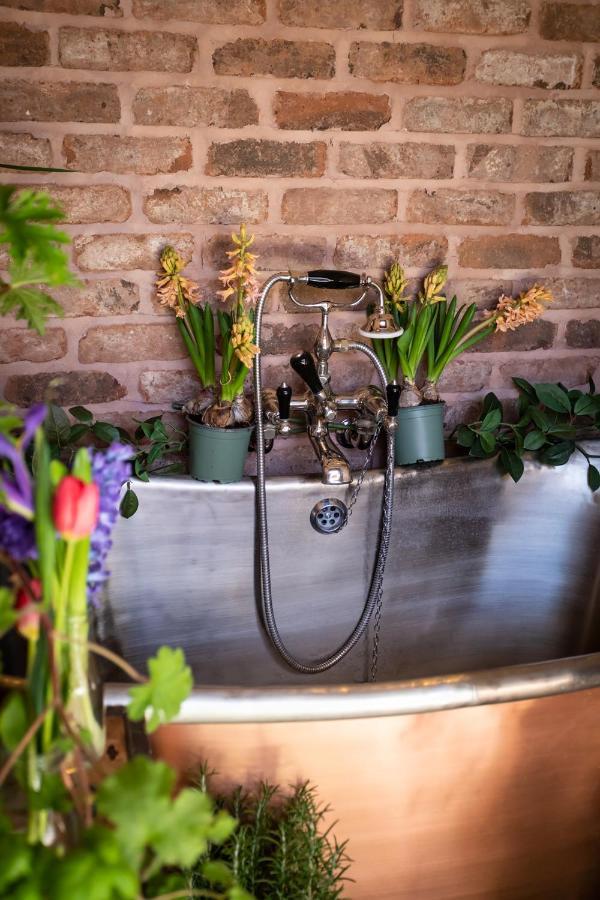 The Walled Garden At Cheshire Boutique Bathhouse Nantwich Ngoại thất bức ảnh