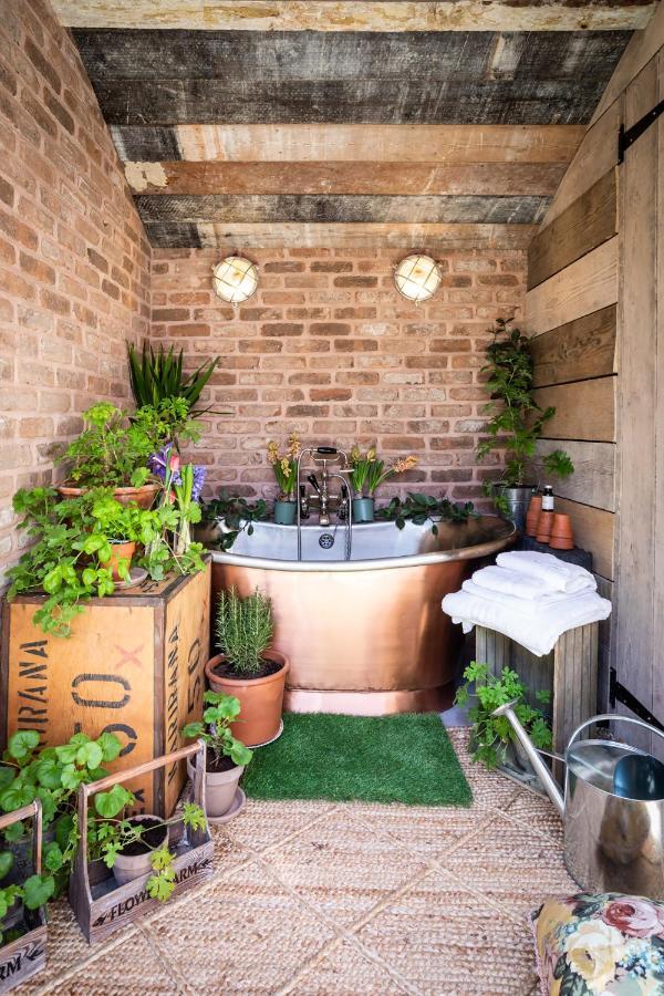 The Walled Garden At Cheshire Boutique Bathhouse Nantwich Ngoại thất bức ảnh